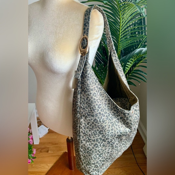 NWT ANTHROPOLOGIE LOVE KNOT SLOUCHY TOTE W/POUCH - Picture 10 of 11